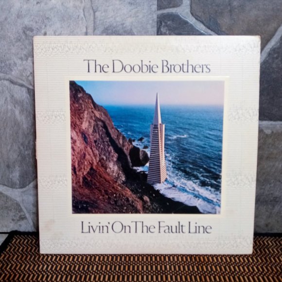 The Doobie Brothers Livin' On The Fault Line BSK 3045 Vinyl Record NM 1977 - Picture 1 of 7